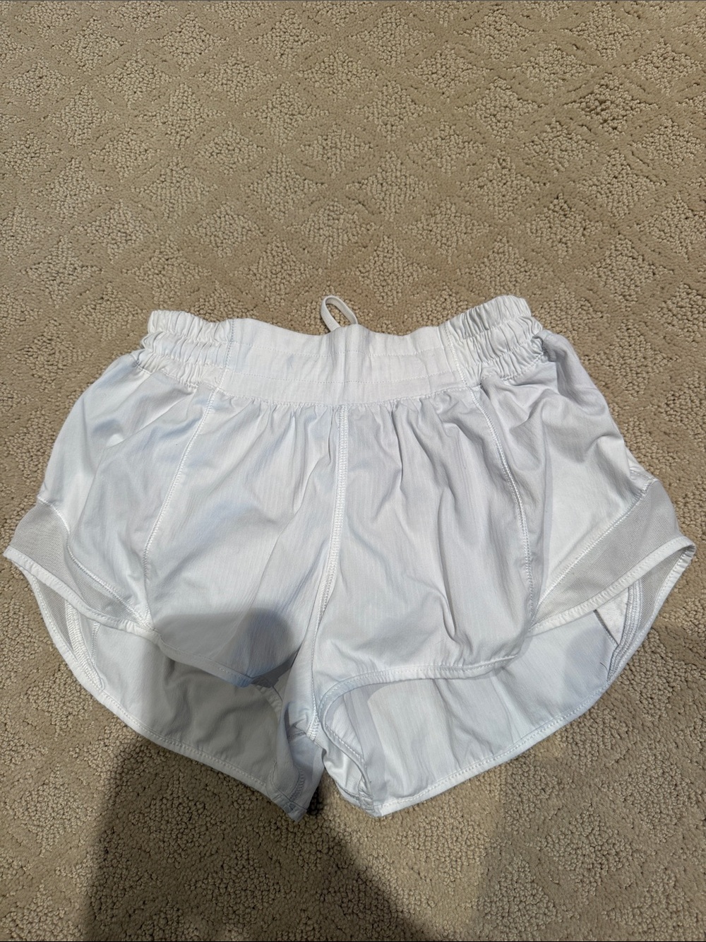 Lululemon shorts 2.5 inch hotty hot